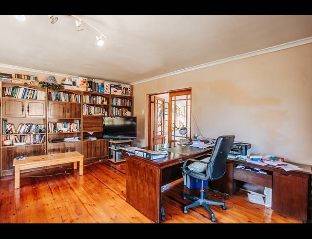 4 BEDROOM HOUSE FOR SALE IN VREDEKLOOF